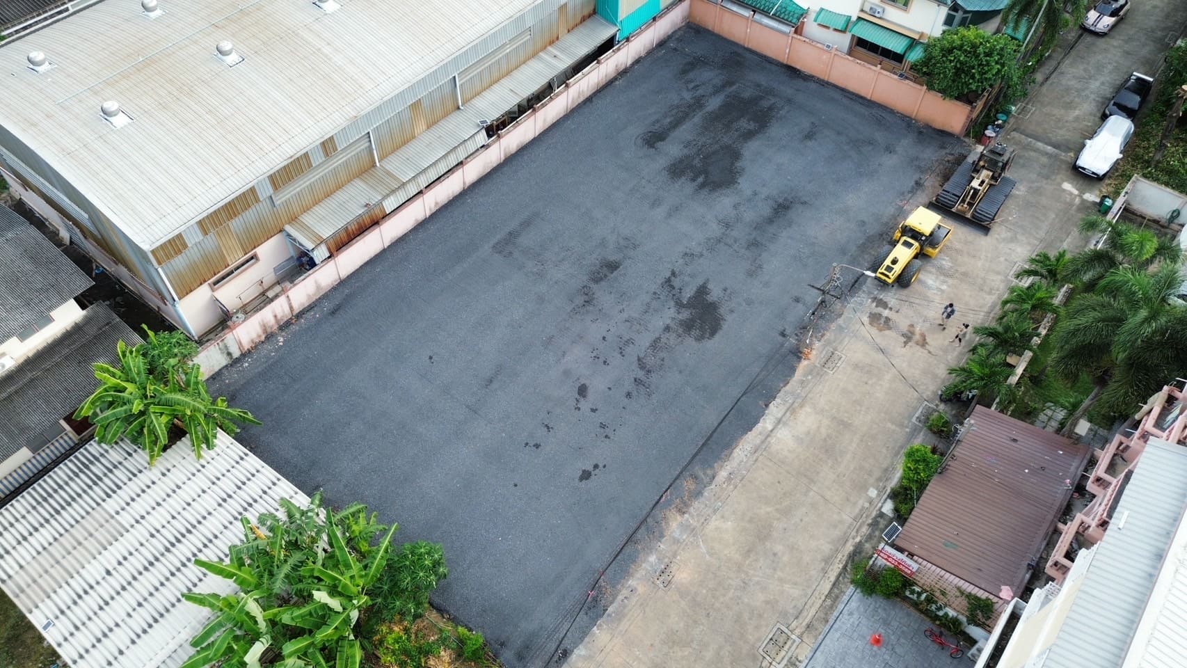 ทำลานจอดรถ